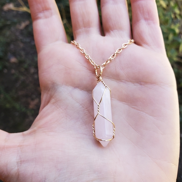 NWOT Pink Quartz Crystal Necklace - Picture 10 of 12
